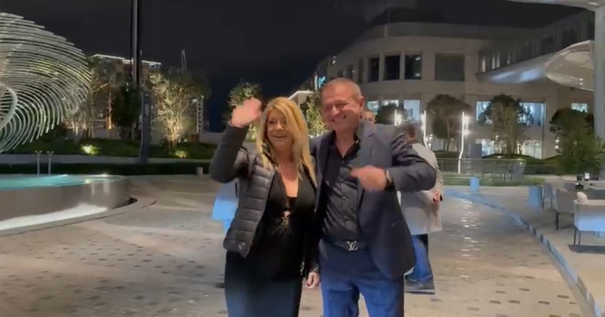 Pevaču dve koleginice sa estrade nudile 