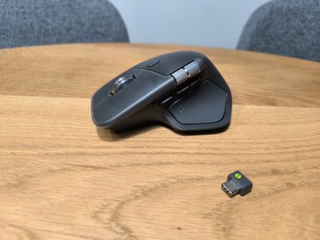 logitech_mx_master4_r1_1 logitech_mx_master4_r1_1
