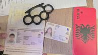 Hapšenje ispred Pionirskog parka: Muškarac i žena imali bokser i masku sa ALBANSKIM SIMBOLIMA