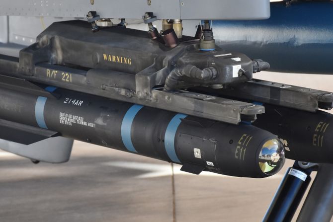 AGM-114 Hellfire raketa missiles mounted on an MQ-9 Reaper drone