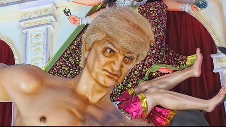 Verski festival Durga Pudža u Indiji, Tramp prikazan kao demon Verski festival Durga Pudža u Indiji, Tramp prikazan kao demon