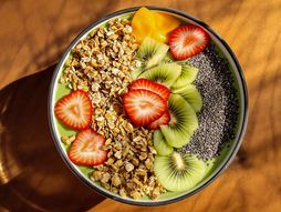 Smuti granola činija