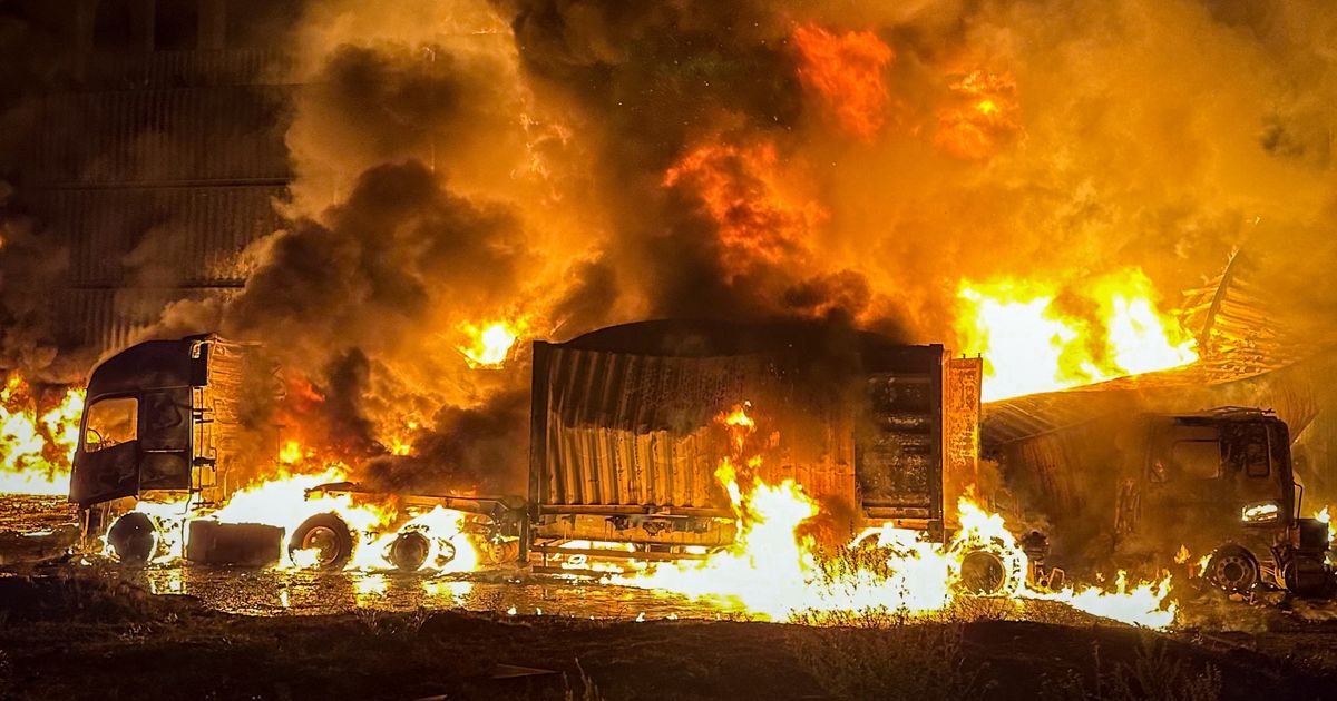 Dve osobe poginule u napadu dronovima na Odesu, oštećene desetine kuća