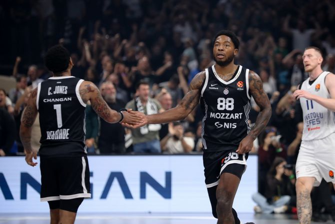 Karlik i Tajrik Džons