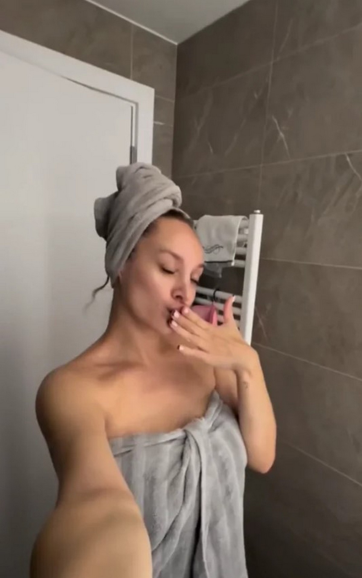 Luna Đogani pokazala lice i svi vide razliku: Napravila veliku promenu, komentari samo pljušte