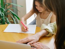 mama, žena, dete, ćerka, domaći, škola, papir