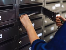 Poštansko sanduče, pošta