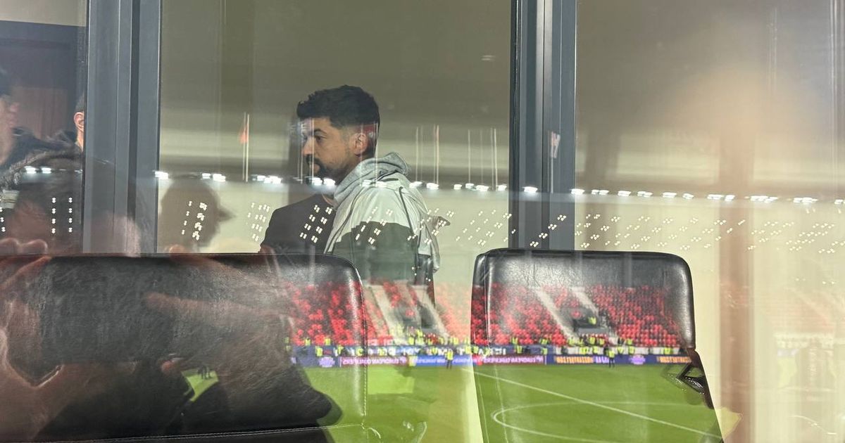 Skandal na kraju meča u Leskovcu: Albanski kamerman se skinuo i ...