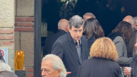 Ispraćaj za kremaciju Zdravka Šotre, marko sin zdravka šotre Ispraćaj za kremaciju Zdravka Šotre, marko sin zdravka šotre