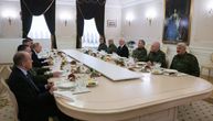 Neočekivani detalj na Putinovom rođendanu: Tanjir ruskog lidera privukao svu pažnju