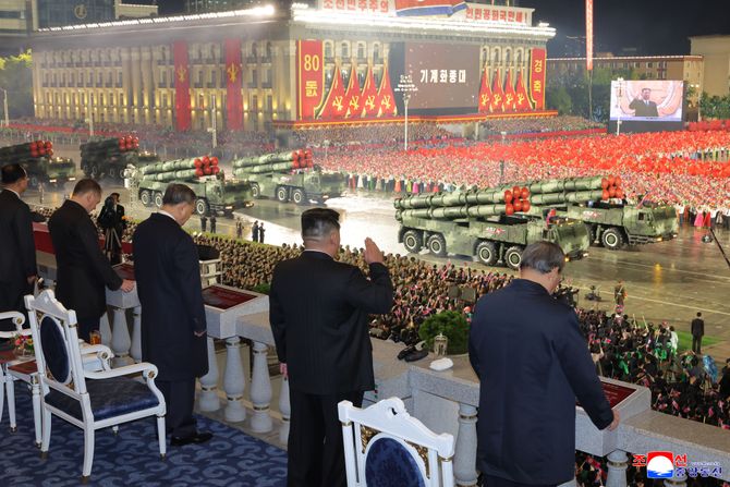 Severna Koreja, vojna parada, Kim Džong Un Severna Koreja, vojna parada, Kim Džong Un