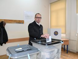 Igor Simić glasao u Kosovskoj Mitrovici