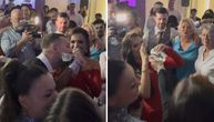 Uroš Živković na svadbi ljubi ruke Tamari Milutinović, nju zatrpavaju parama! Pevačica napravila neviđeni lom