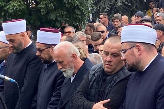 Dino Merlin, Dino Bešlić