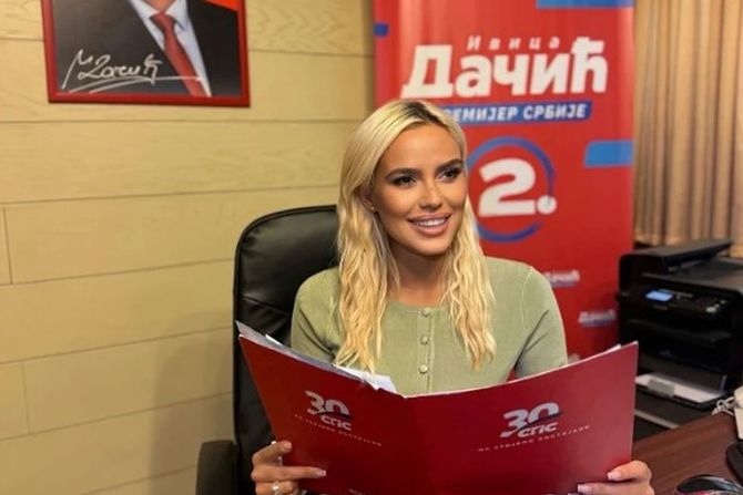 Ana Grozdanović Ana Grozdanović