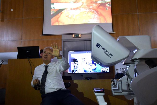 U KCS izvedena prva robotski asistirana telehirurška operacija U KCS izvedena prva robotski asistirana telehirurška operacija
