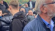 Sinu Halida Bešlića posle sahrane prišao legendarni pevač, ovo mu je reakcija: "Neka ih, nije mi problem"