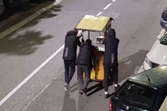 Pećinko, Užice, kokice, kiosk