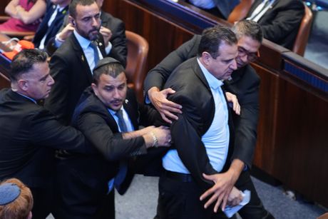 Kneset, poslanik prekinuo Trampov govor Kneset, poslanik prekinuo Trampov govor