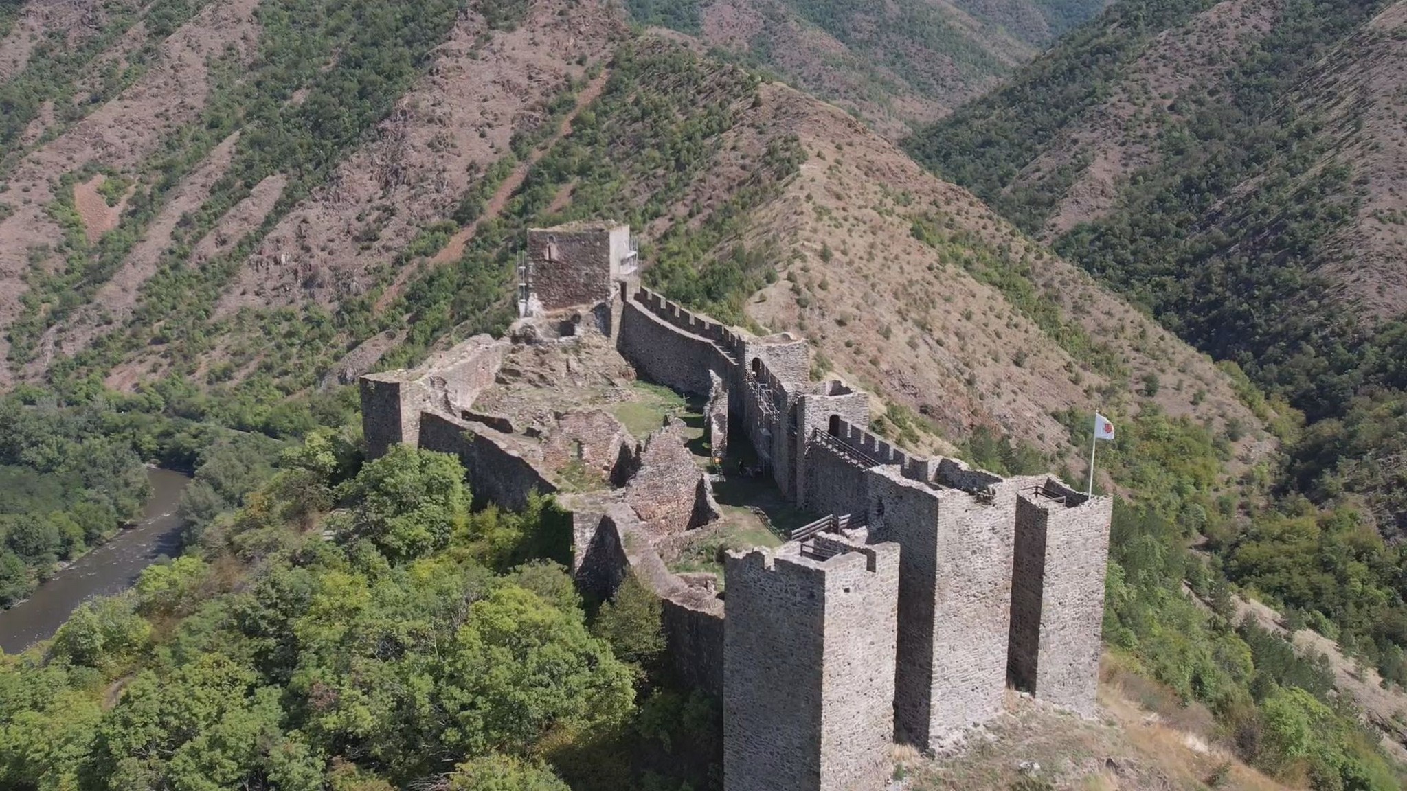 Moćni stražar nad Dolinom vekova: Tvrđava obavijena maglom imala je značajnu ulogu u srednjevekovnoj Srbiji