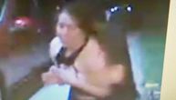Žena vrišti, muškarac je otima! Snimak užasa zaprepastio građane, policija traži pomoć
