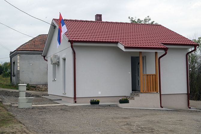 Ministar odbrane Bratislav Gašić, porodica Sremčević, Makrešane Ministar odbrane Bratislav Gašić, porodica Sremčević, Makrešane