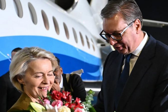 Aleksandar Vučić Ursula fon der Lajen aerodrom doček