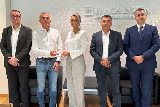 Banca Intesa investirala u obveznice kompanije Bexexpress
