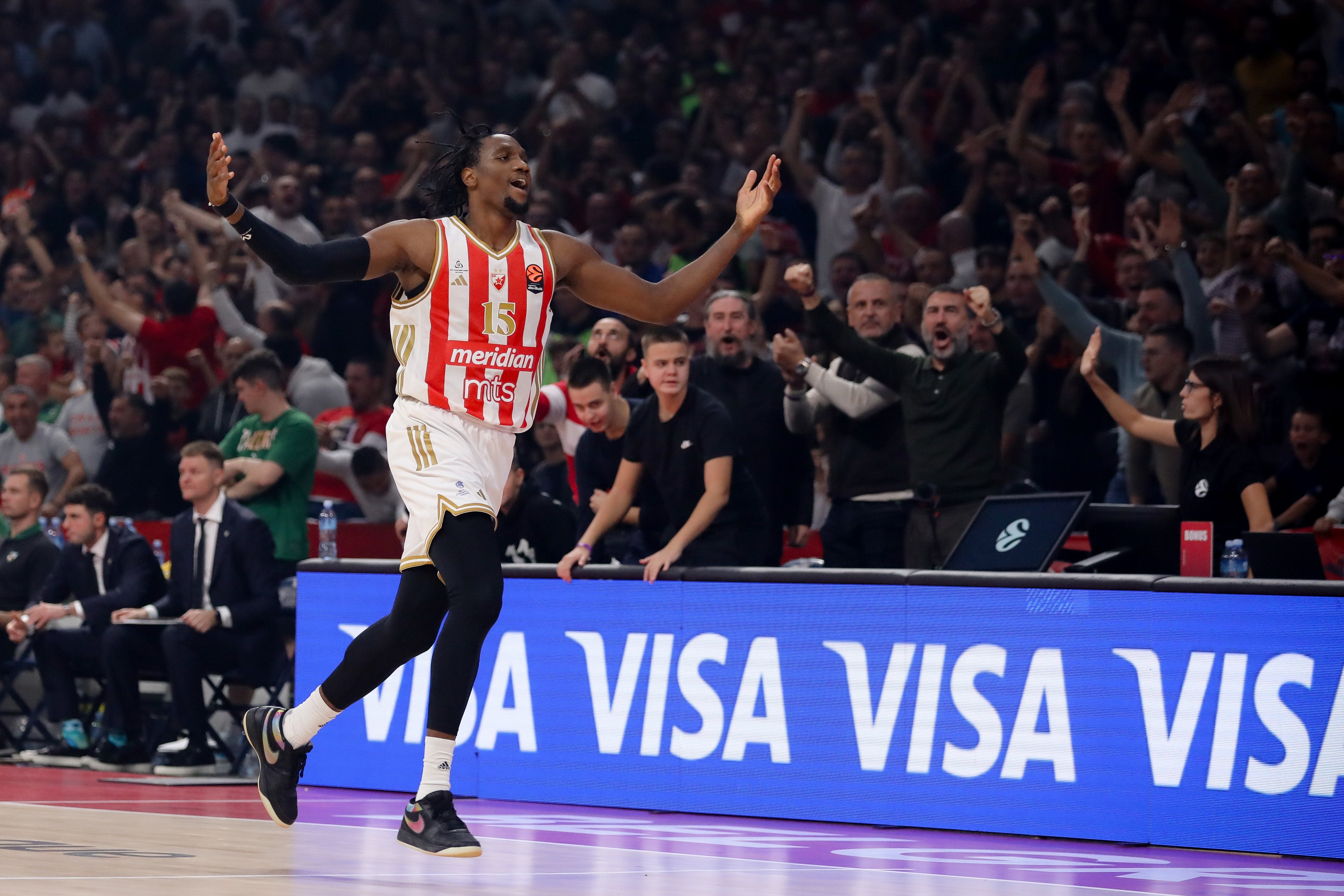 Zvezda obradovala navijače posle Asvela, Ebuka Izundu ostaje još 2 sezone!