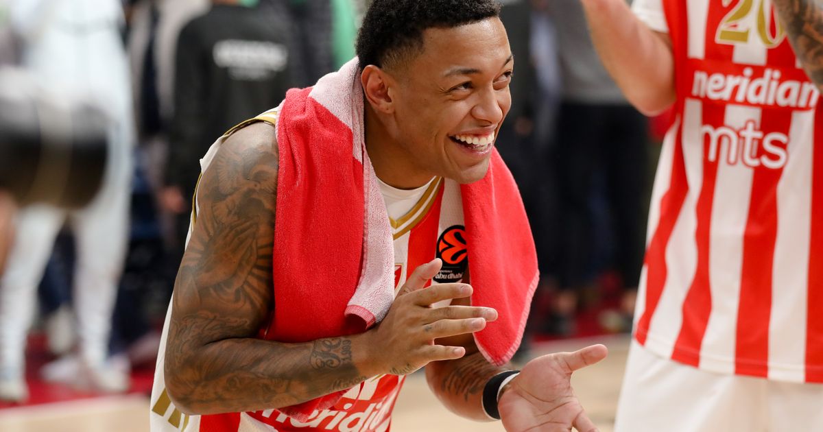 Jago dos Santos debitovao u crno-belom dresu