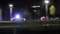 U toku je filmska potera po ulicama Lazarevca: Policijski automobili jure crveno vozilo, građani u neverici