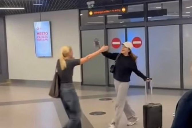 Hana Ikodinović, Nataša Bekvalac Hana Ikodinović, Nataša Bekvalac