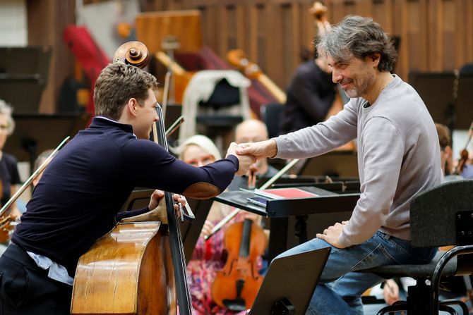 Beogradska filharmonija svečano otvara Bemus, na podijumu sa Karlom Pontijem i Strahinjom Mitrovićem Beogradska filharmonija svečano otvara Bemus, na podijumu sa Karlom Pontijem i Strahinjom Mitrovićem