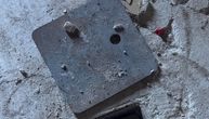 Renovirao kuću iz 1920-ih, pa primetio nešto ČUDNO u podu: Polako je podigao METALNI POKLOPAC, a onda...