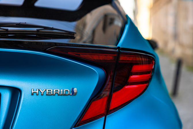 Hibridni automobil Hibridni automobil