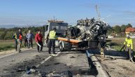 Strašne scene kod Čačka: Automobi zgužvan, vozač udario direktno u autobus, evo kako je došlo do užasa