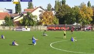 Tužna scena u srpskom fudbalu: Meč počeo, igrači ispucali loptu i samo seli na teren - ovo je razlog!