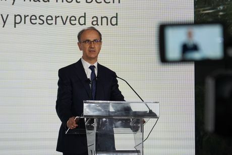 Premijer Đuro Macut otvorio izložbu povodom 60 godina Muzeja savremene umentosti Premijer Đuro Macut otvorio izložbu povodom 60 godina Muzeja savremene umentosti