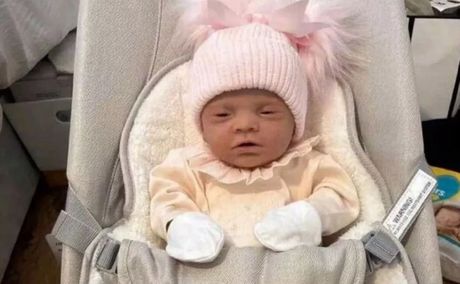 Kira Kazins, lažna beba Kira Kazins, lažna beba