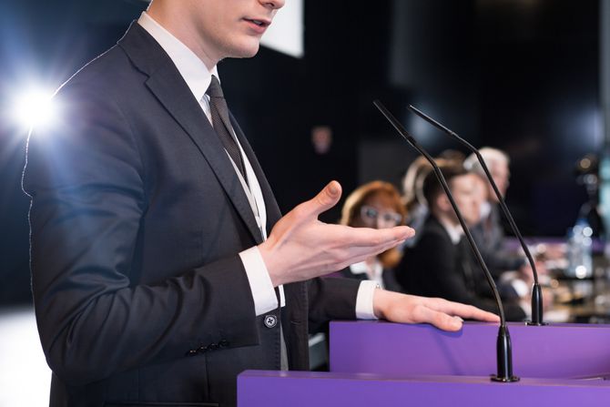 Debata govornik Debata govornik