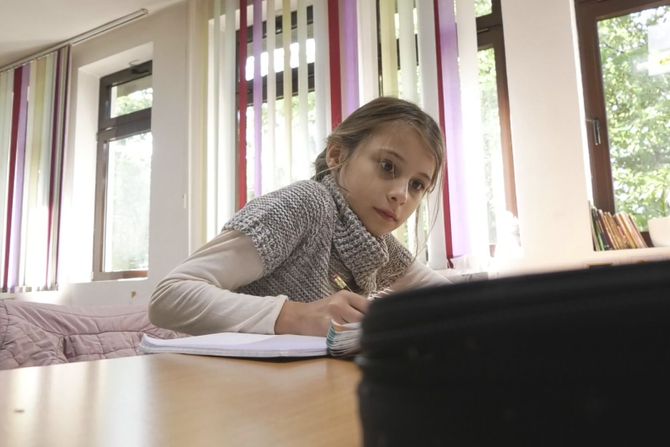 Eldina je jedina učenica škole u udaljenom planinskom selu
