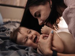 mama, žena, beba, dete, sin,