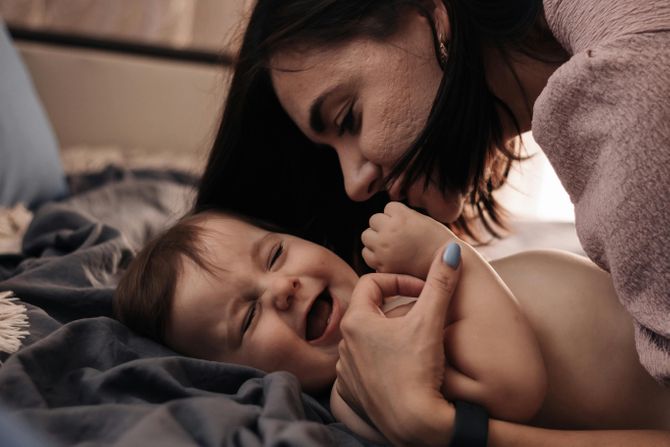 mama, žena, beba, dete, sin,
