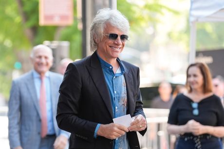 Džon Bon Džovi prisustvovao je otkrivanju zvezde sastava Def Leppard na Stazi slavnih u Holivudu.