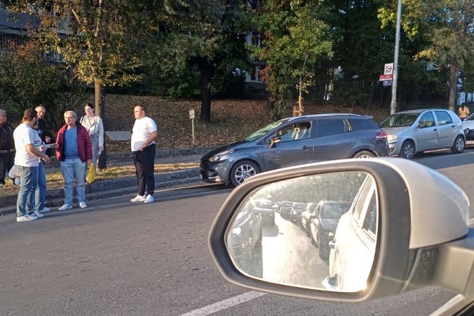 Saobraćaj nesreća obaranje pešaka Ustanička Saobraćaj nesreća obaranje pešaka Ustanička