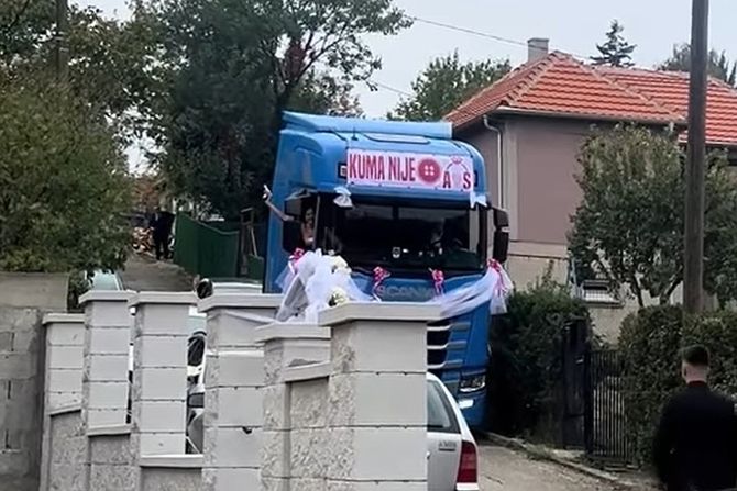 Kuma, pištolj, svadba, kuma nije dugme, kamion, svatovi