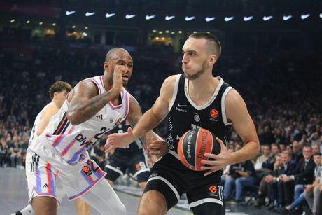 KK Partizan - Pariz Basket