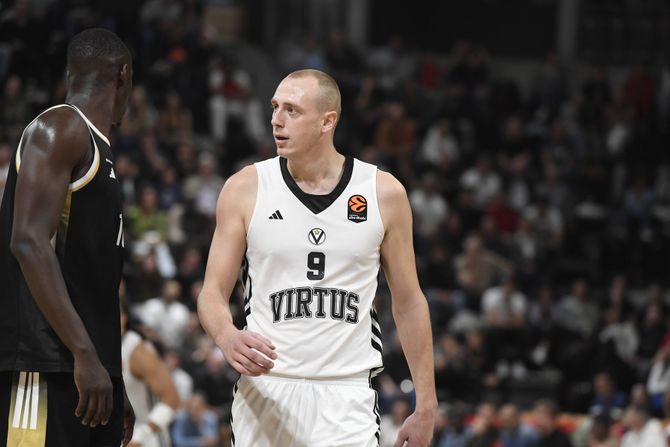 Alen Smailagić - KK Virtus Bolonja Alen Smailagić - KK Virtus Bolonja
