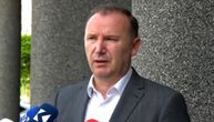 Skandal u Prištini: Poslanik lažne države NOKAUTIRAO PROLAZNIKA usred intervjua