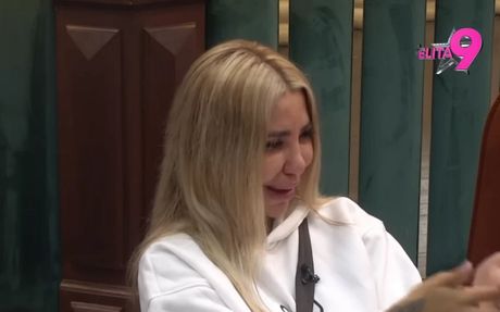 Aneli jeca u suzama Aneli jeca u suzama